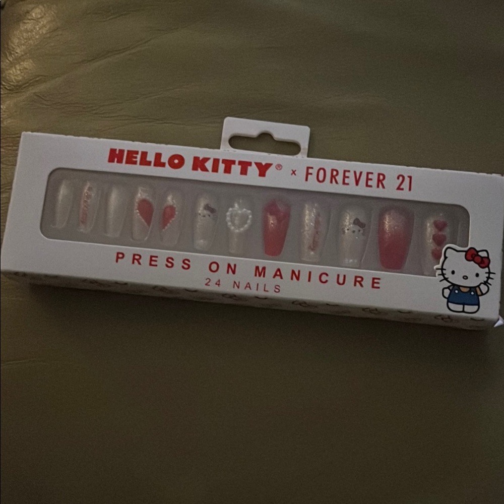 NIB!!! Hello Kitty x Forever 21 Press On Nails